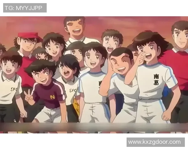 从踢泥巴球到绿茵场巨星 足球球员童年与成名后的蜕变之路