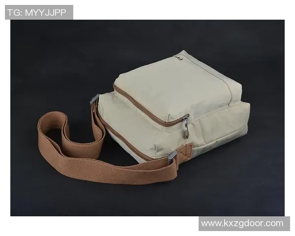 围绕足球球星定制包设计展现运动与时尚结合的新潮魅力